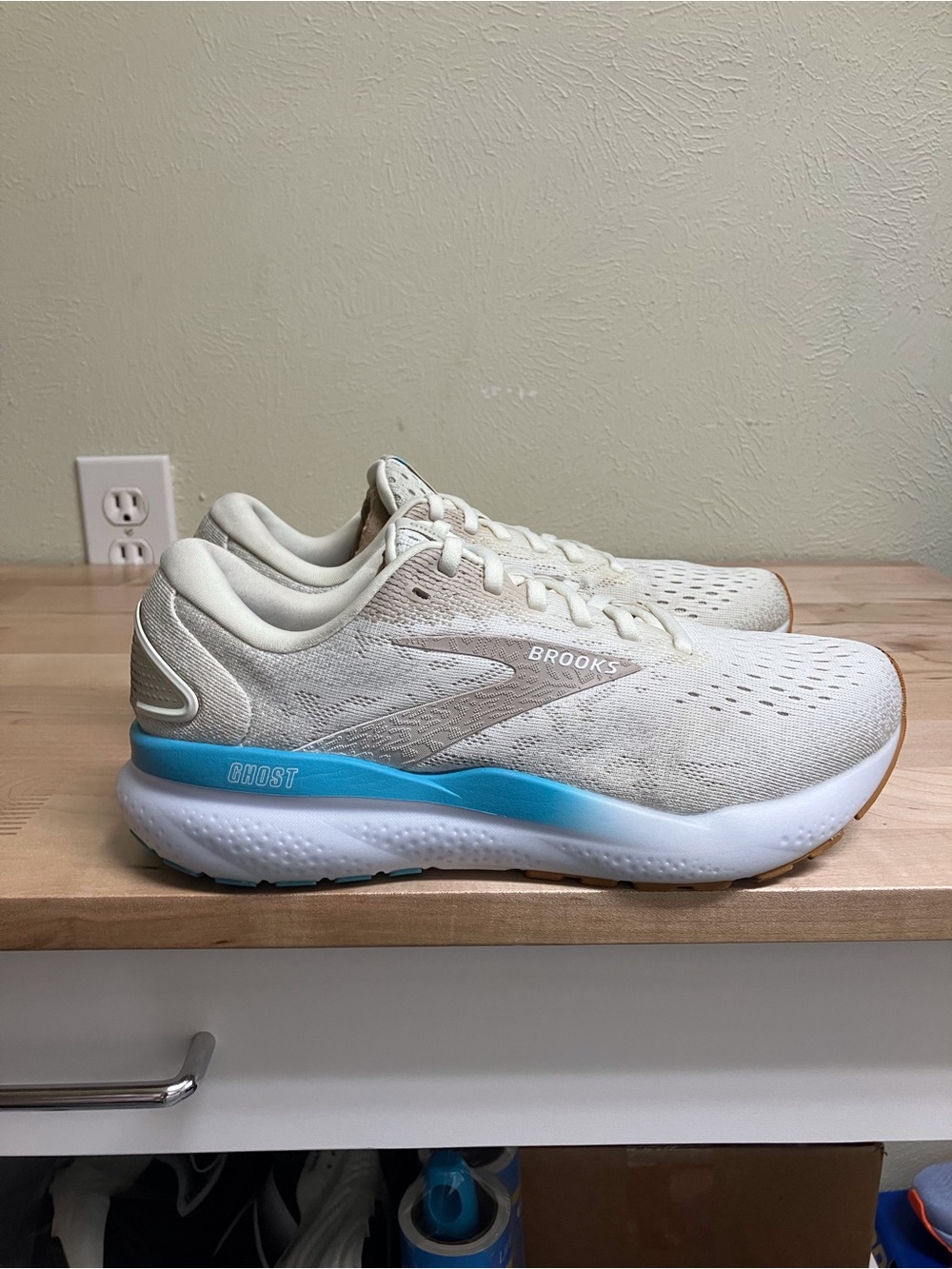 Brooks Women’s Ghost Running Shoes - Cream with Light Blue